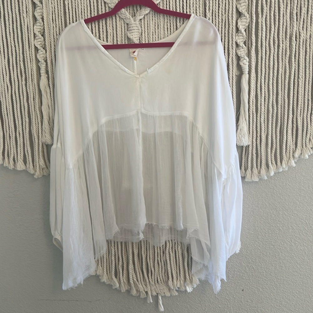 Anthropologie SZ M/LG White v-neck top; perfect over tank top or swim suit cover